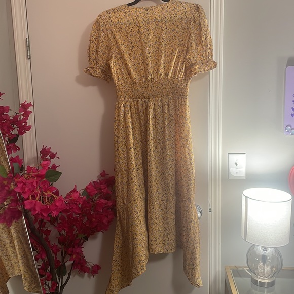 3/$75 Yellow midi floral tea dress new condition size 8 - Picture 4 of 6